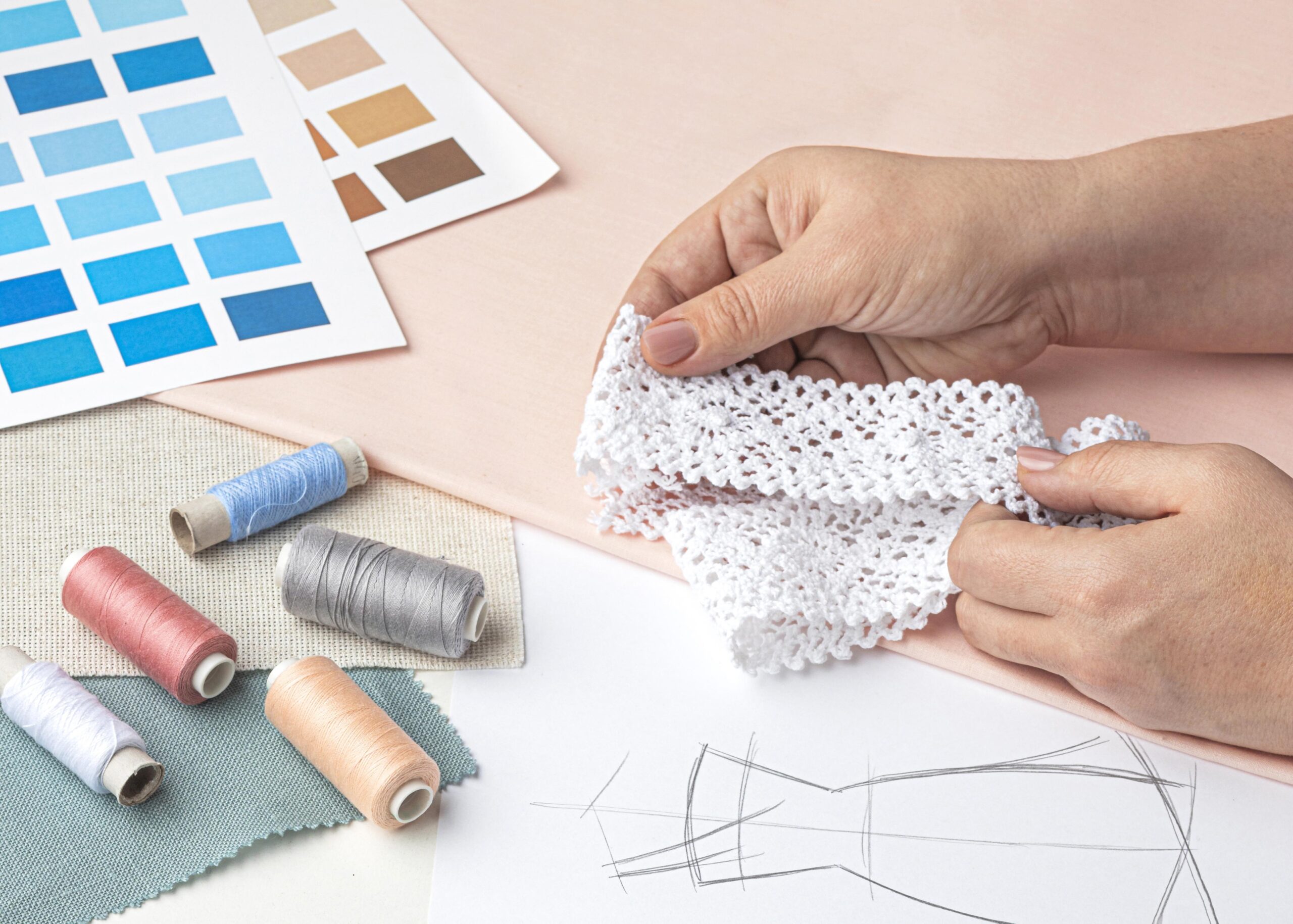 high angle tailoring set with fabric samples thread